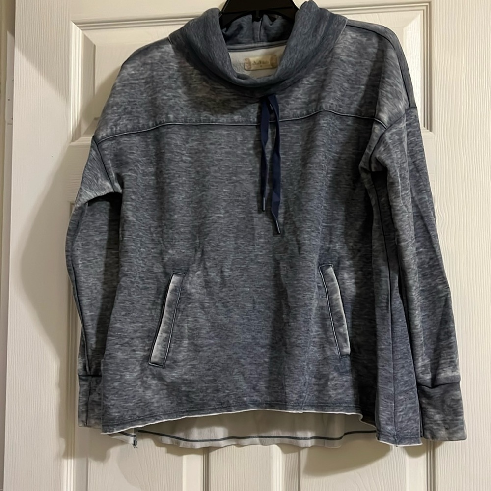 Altar’d State pullover. Blue.  Front pockets.  Medium.  Like new